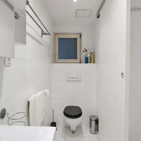2-zimmer City Mit Eigenem Eingang * فيسبادن